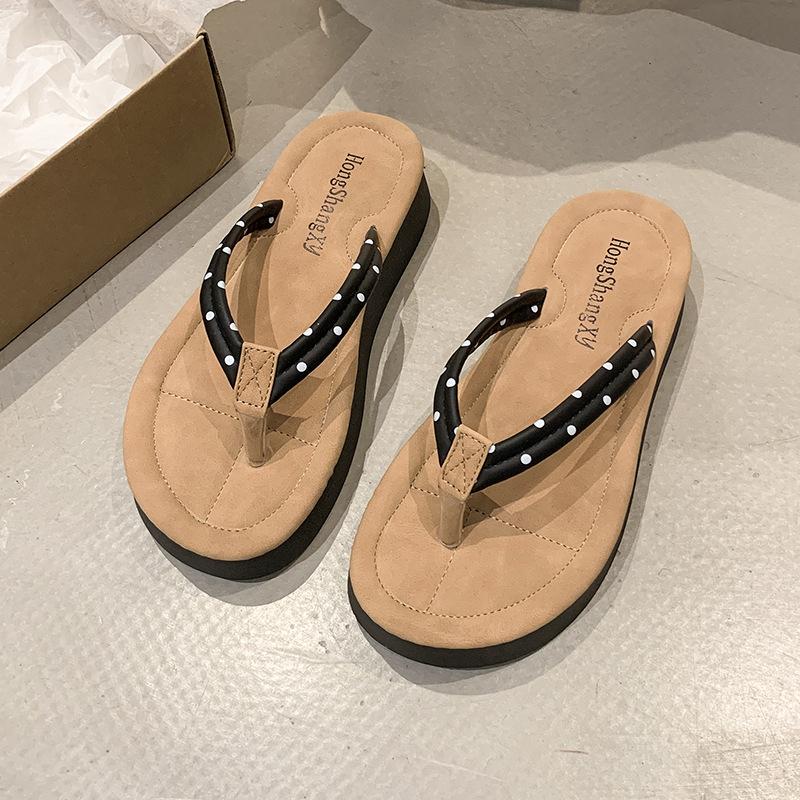 Internet celebrity explosion retro thick bottom flip-flops women 2025 new summer wear with skirt high-end sandals