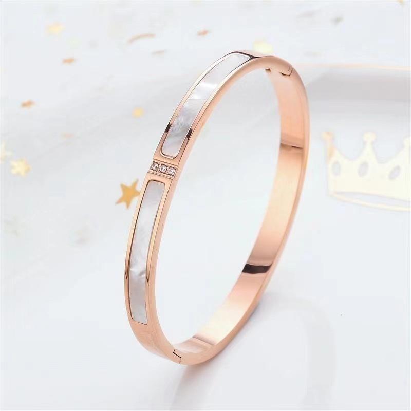 Light Luxury White Mother-of-pearl Shell Bracelet Rose Gold Titanium Steel Simple and Versatile Fashion Accessory Bracelet