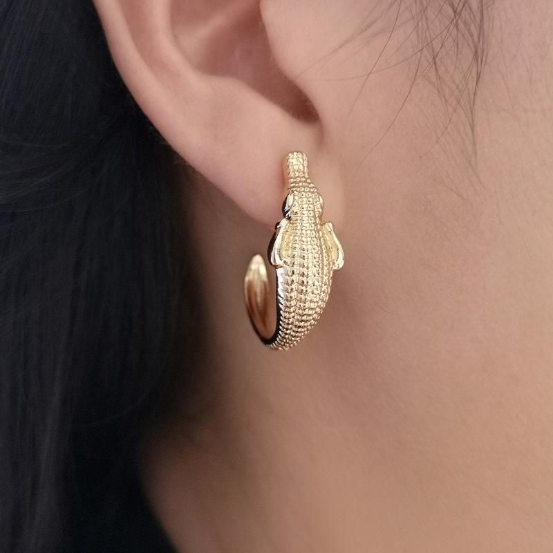 He Cheng Retro Crocodile Alloy Earrings - Unisex Creative Jewelry