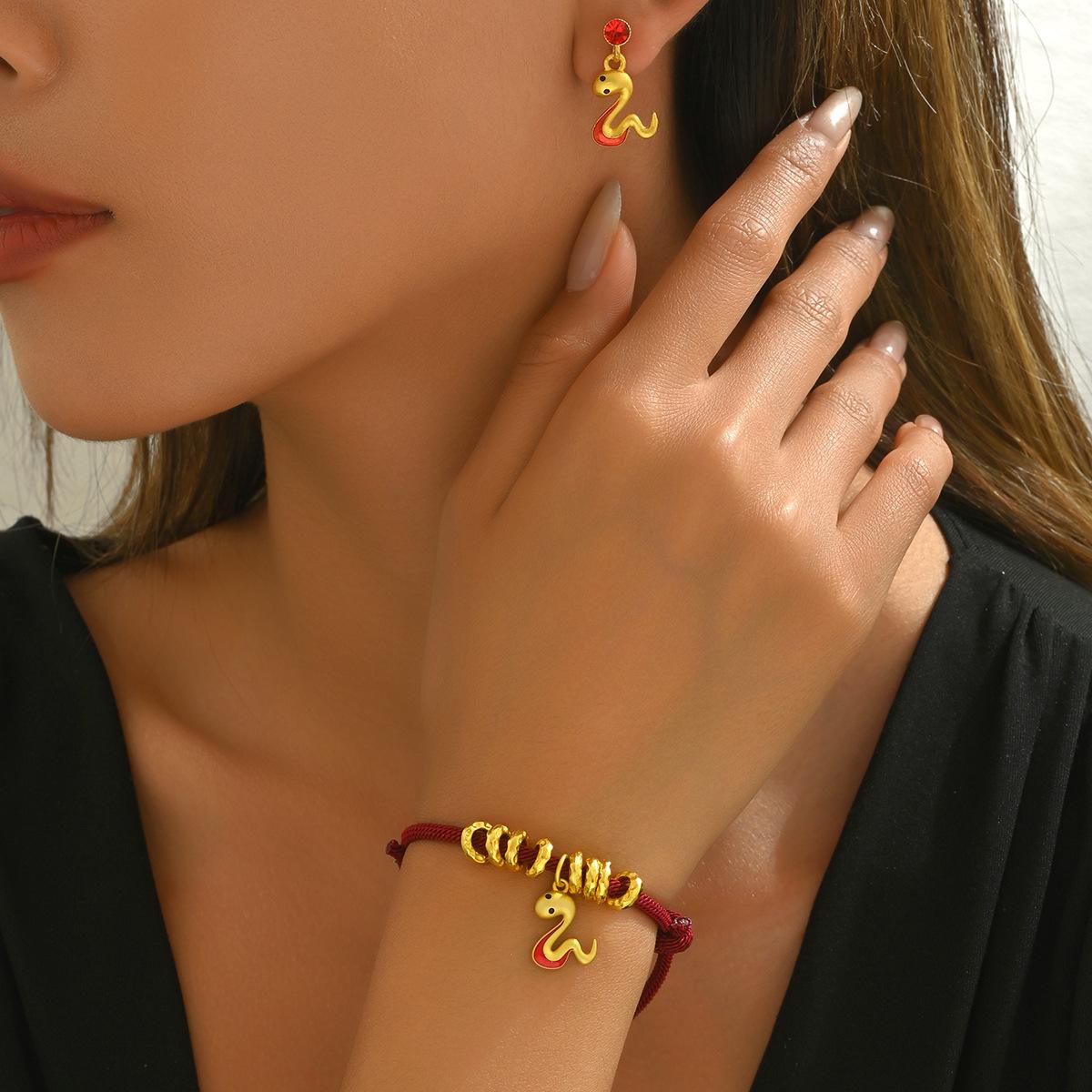 

Wind women s earrings bracelet set personalized snake diamond design bracelet versatile high-end stud earrings