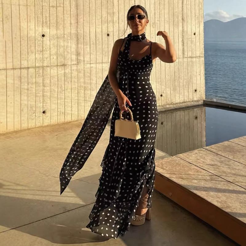 Vestito da donna a pois con bordo a balze