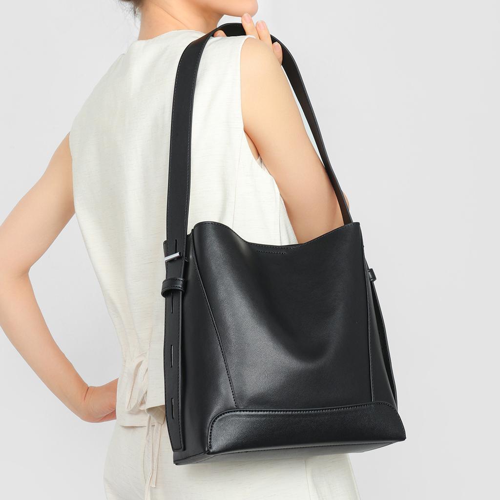 Large Bag for Women, Autumn and Winter New Style, Versatile Genuine Leather Crossbody Bag, Large Capacity Commuter Bucket Bag