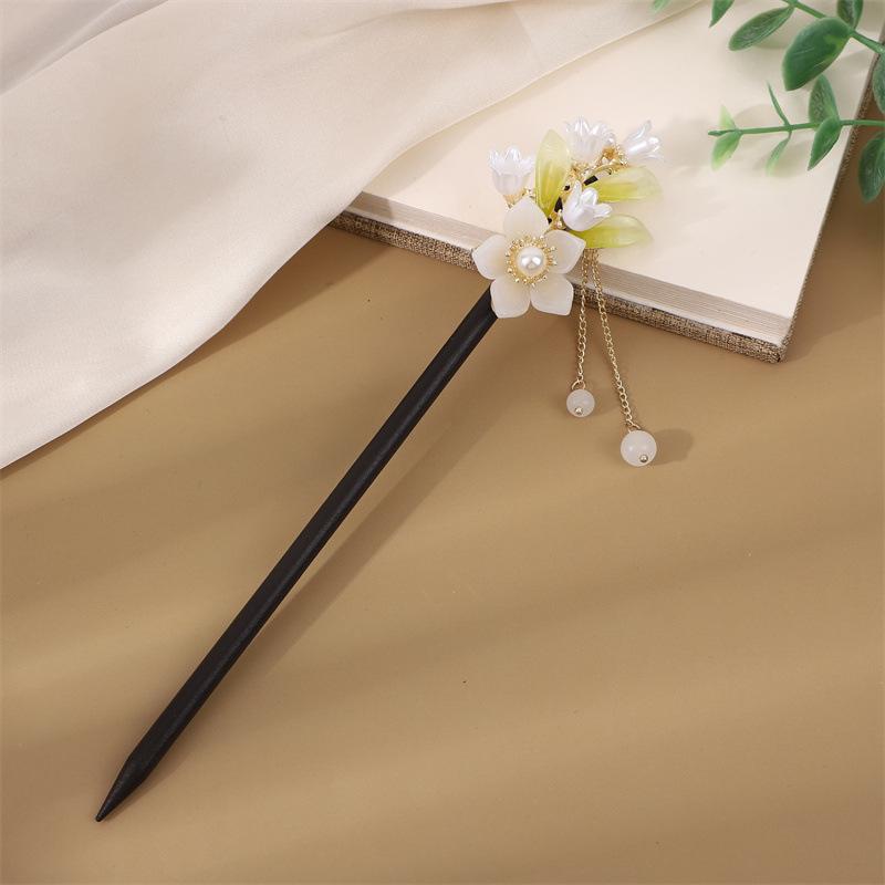 Ebony Style Tassel Hairpin: Vintage Wooden Hair Accessory for Women, Perfect for Simple Updos and Ancient Costume Adornments