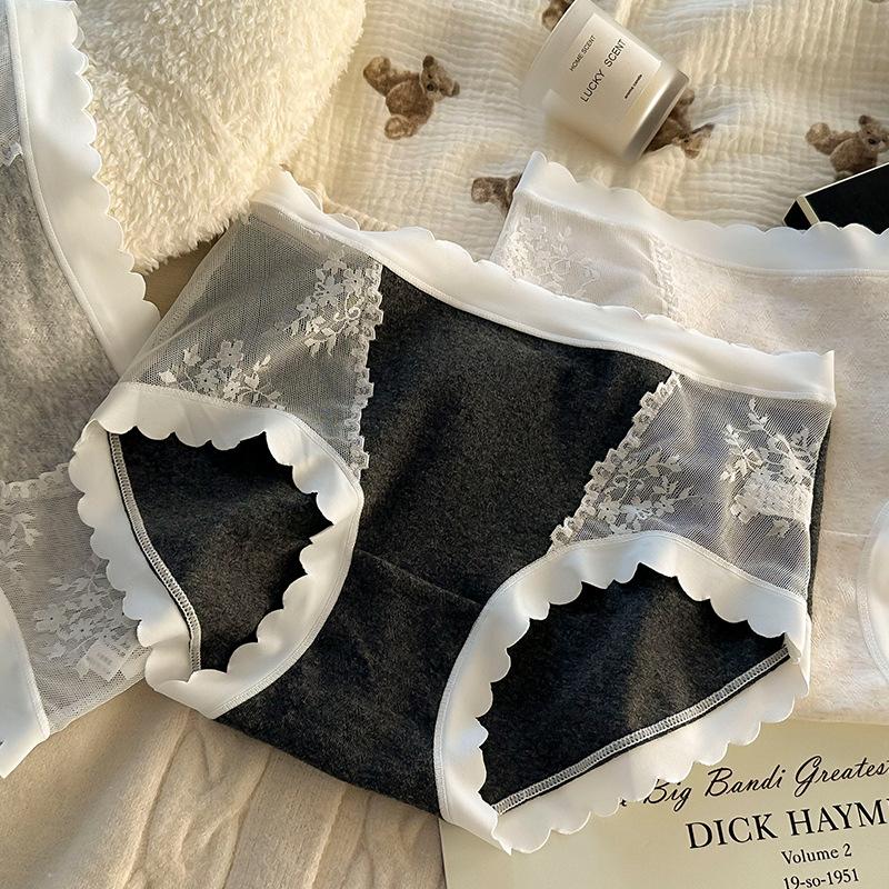 Women's Comfortable Seamless Lace Patchwork Wavy Edge Cotton Crotch Triangle Briefs