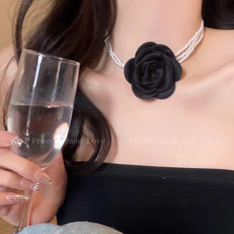 Pearl Bow Necklace: Exquisite Women's Fashion Clavicle Chain, Elegant Light Luxury Design