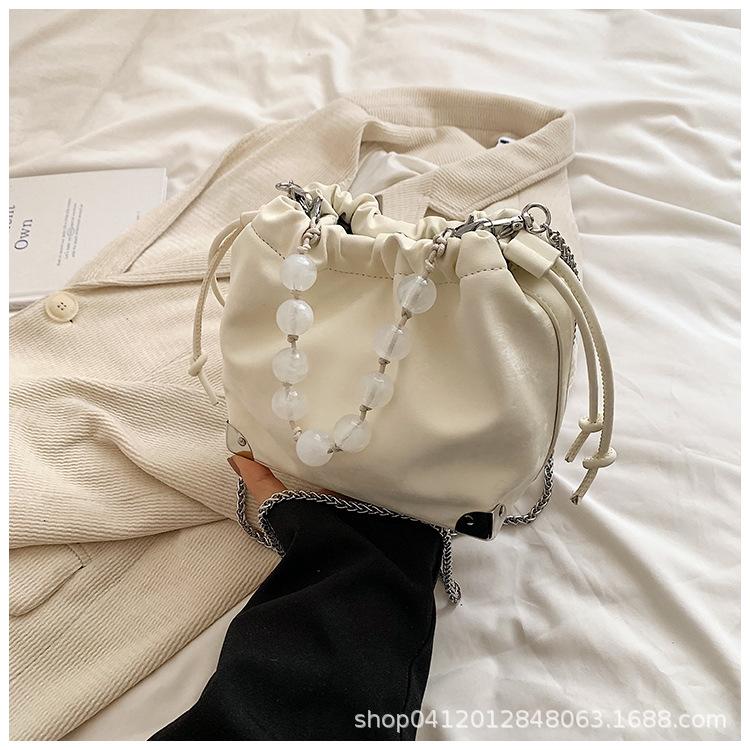 

Корейская версия нишевой сумки-ведра на цепочке, женская, 2025, новая модная взрывная сумка-мессенджер, зарубежный стиль, ins сумка на плечо белый