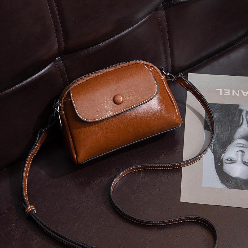 Bag 2025 New Mom Oily Leather Women's Bag Mobile Phone Bag One Shoulder Crossbody Bag Women's Parade Xiaoxiang Mini Bag