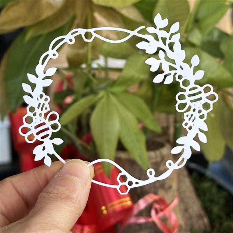 Flower Wreath Cutting Dies for Card Making Scrapbooking Carbon Steel Die Cut Templates Decorative Embossing Paper Dies