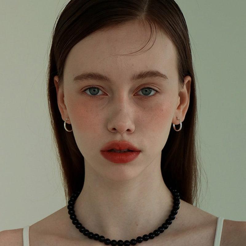 

Less is more black onyx necklace (6mm) spare chain