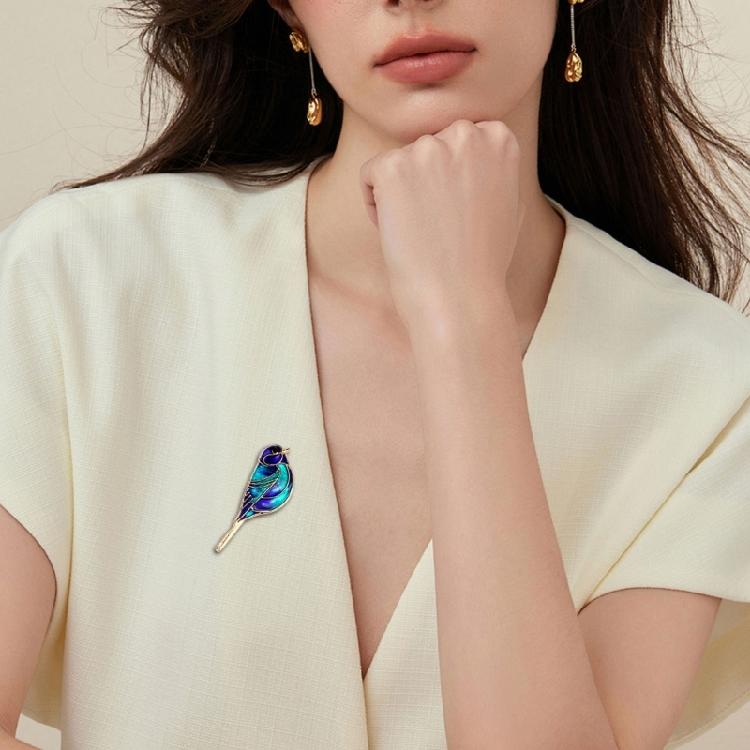 Versatile Bird Shaped Pin Jewelry  Alloy Material Sturdy Clasp Design Glittering Crystals For Outfit Enhancement