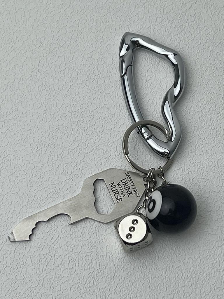 Twisted Metal Karabiner Schlüsselanhänger Multifunktional Bergsteigen Autoschlüsselring Gothic Rucksack Hüfte Hängende Dekoration DIY Y2K