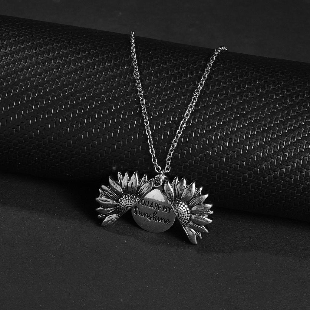 Sunflowers Can Open Personalized Double-layer Engraved Necklace With Alloy Collarbone Chain Decoration