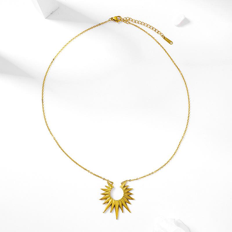 Minimalist Sun Pendant Gold Necklace Fashionable Layering Choker Jewelry Unique Luxury Design