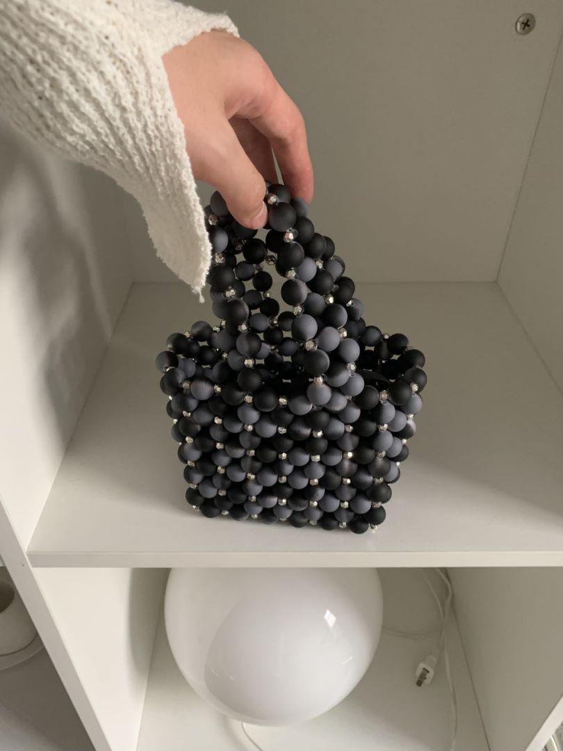 

Сумка из бисера для осени и зимы, для переноски в руке, матовая сумка из бисера, сумка из акрила премиум-класса с плетеным переносным устройством. чёрный