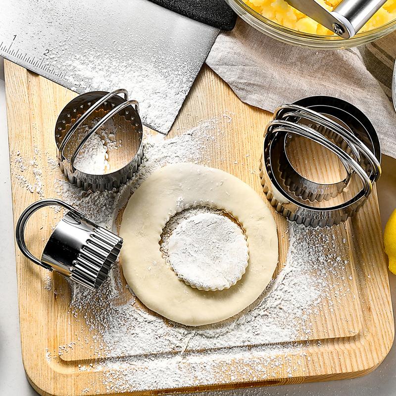 5Pcs Biscuit Cutter Set Stainless Steel Biscuit Mold Set with Handle Cookies Cutter Kit Nonstick Cookies Mold Baking Dough Tool