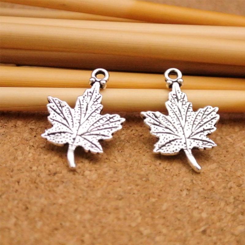 Pendentif rétro en alliage Accessoires de bijoux Feuilles d'érable Bijoux en gros Marquage Collier Bracelet Marquage Fournitures de bijoux 20 pièces/lot perles