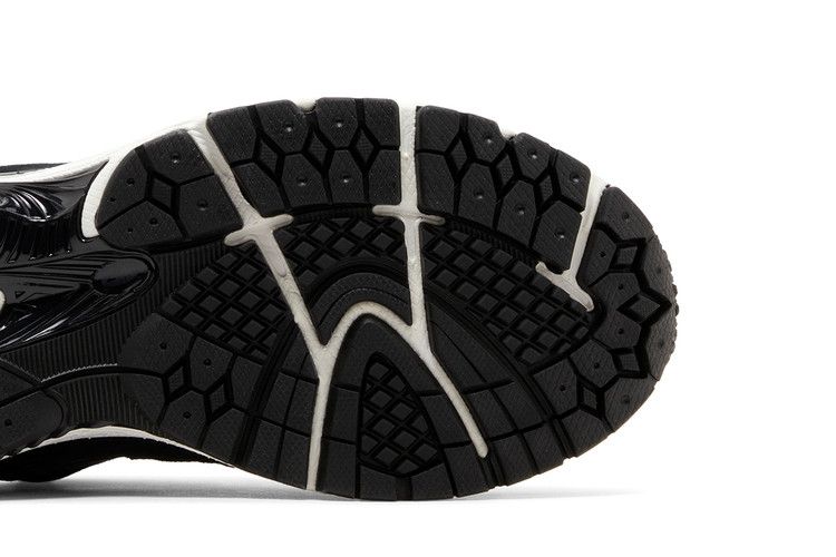 New Balance 2002R Black Gunmetal