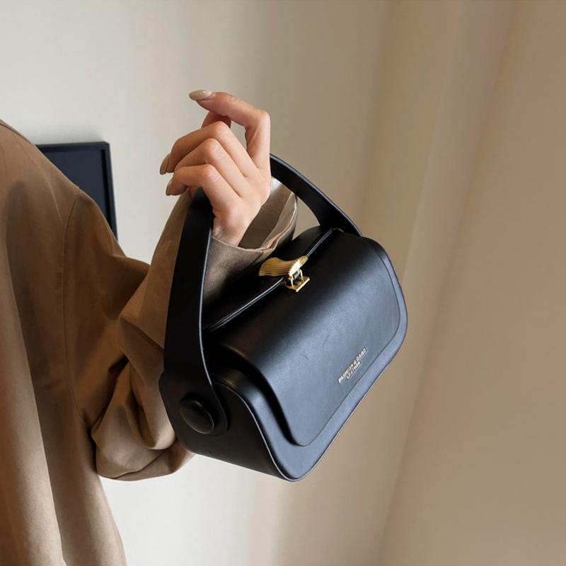 Classic Black Shoulder Bag Women's Versatile Retro Crossbody Square Bags New Large Capacity Textured Leather Flap Handbags CLE