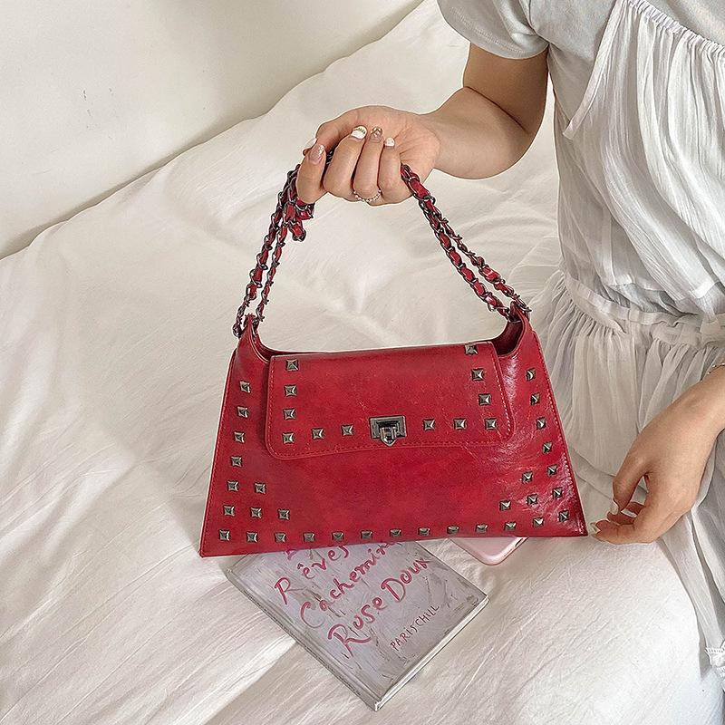 Trendy Vintage Women's Chain Rivet Underarm Crossbody Bag
