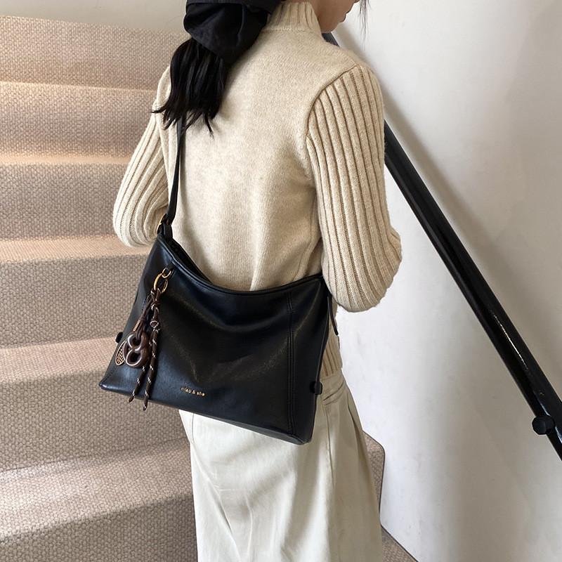 Ielgy Large-Capacity Bag Autumn Winter All-Match Simple Shoulder Messenger Commuter Tote Bag