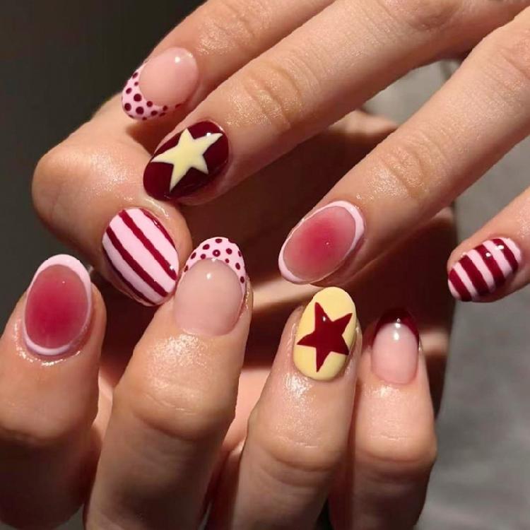 

Glamorously Press On Nail Featuring Snowman And Snowflakes Artificial Nail For Women Festive Manicure Decorations 1