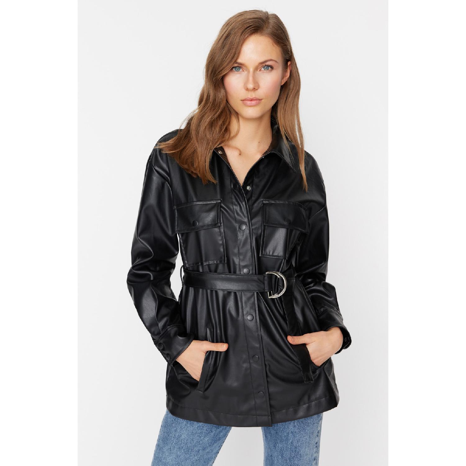 

Черная куртка из искусственной кожи с металлической пряжкой и поясом Twoaw21mo0110