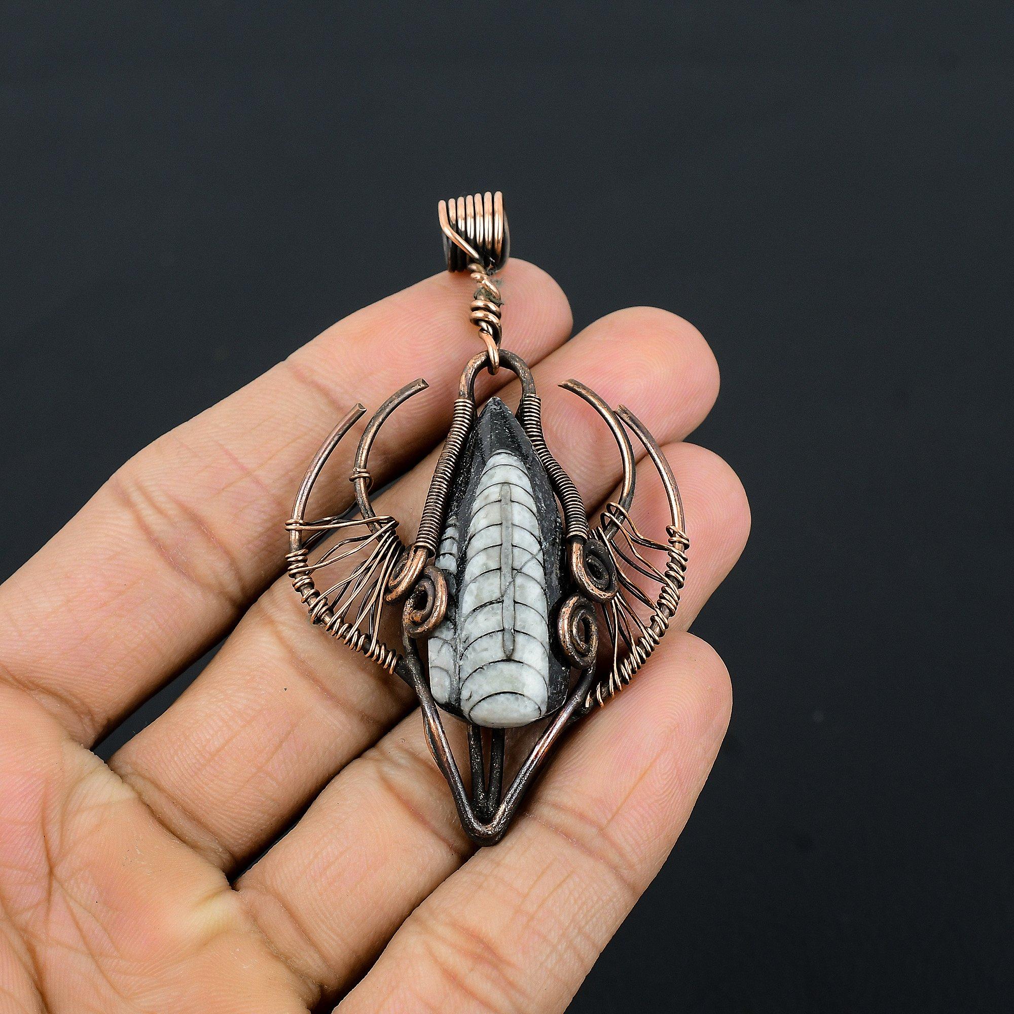 

Украшения с окаменелостями ортоцерасов, Кулон, обмотанный медной проволокой 999 пробы, Ювелирные изделия из драгоценных камней ручной работы, Подарки на свадьбу 2.55 Inches