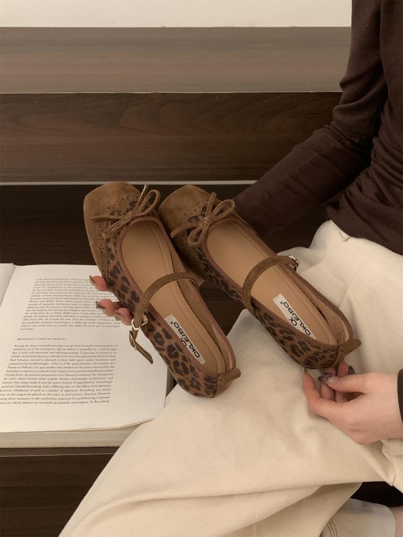 

2025 autumn new retro square head flat Mary Jane shoes women s versatile bow shallow mouth single shoes women s shoes 39 цветной печати леопарда