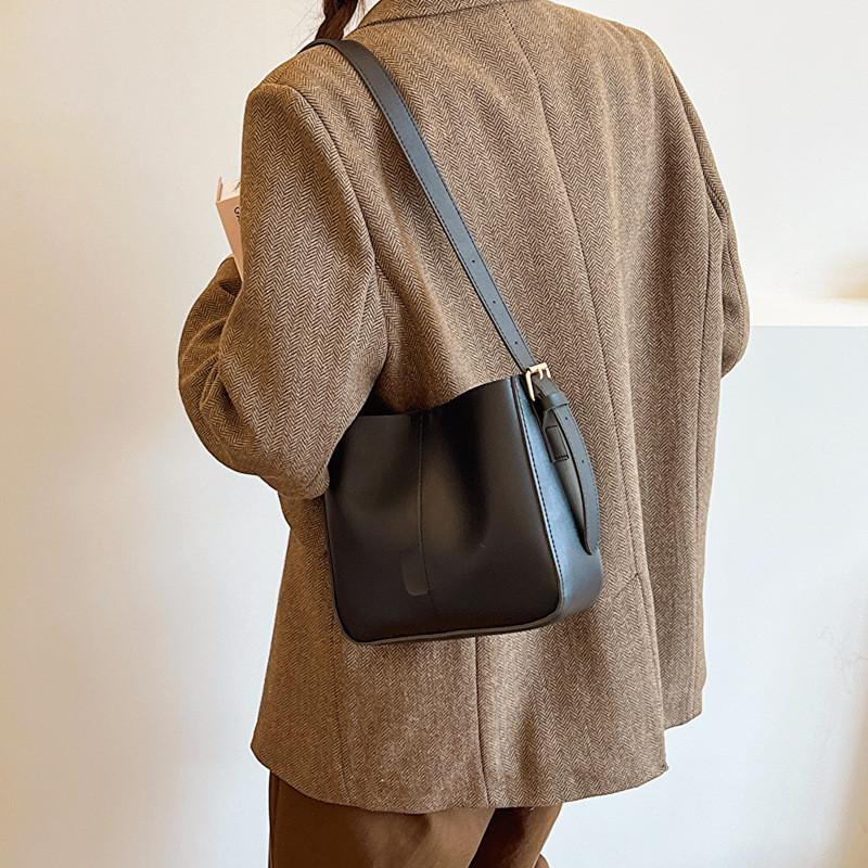 IELGY Casual Large Capacity Fashion Korean Bucket Bag