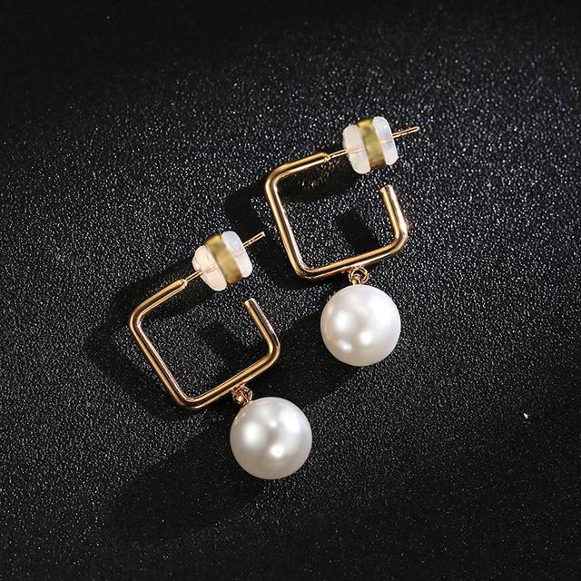 

Новые темпераментные элегантные висячие серьги с искусственным жемчугом для женщин, корейские модные милые серьги для девочек, простые универсальные ювелирные изделия