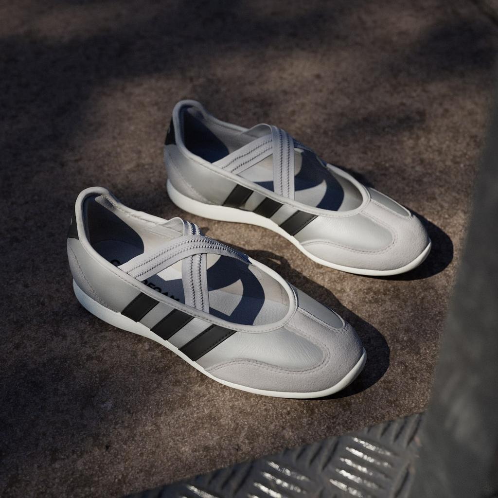 adidas BARREDA MARY JANE HP3520 Women's Sportswear Sneakers Silver Metallic / Core Black / Off White