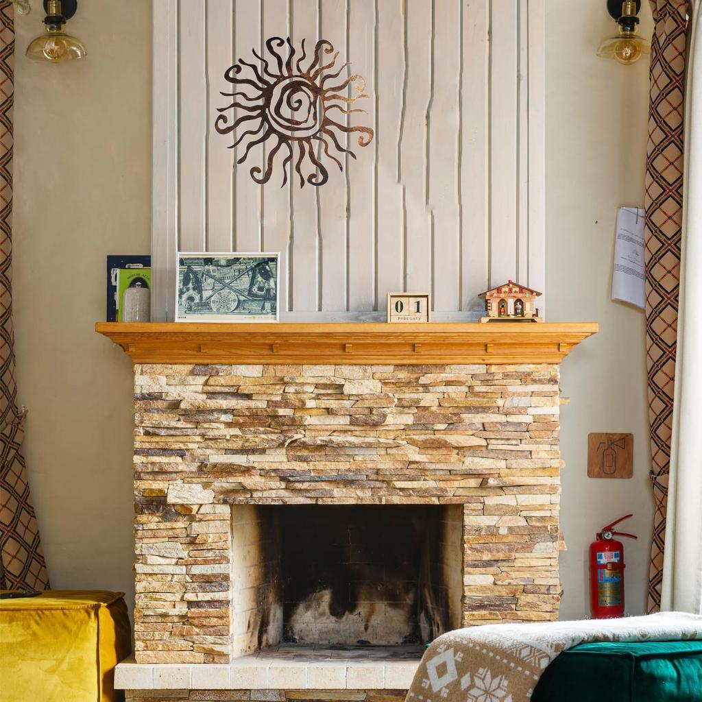 Quirky Sun Wrought Iron Ornament: Creative Home Courtyard Wall Hanging Decoration.