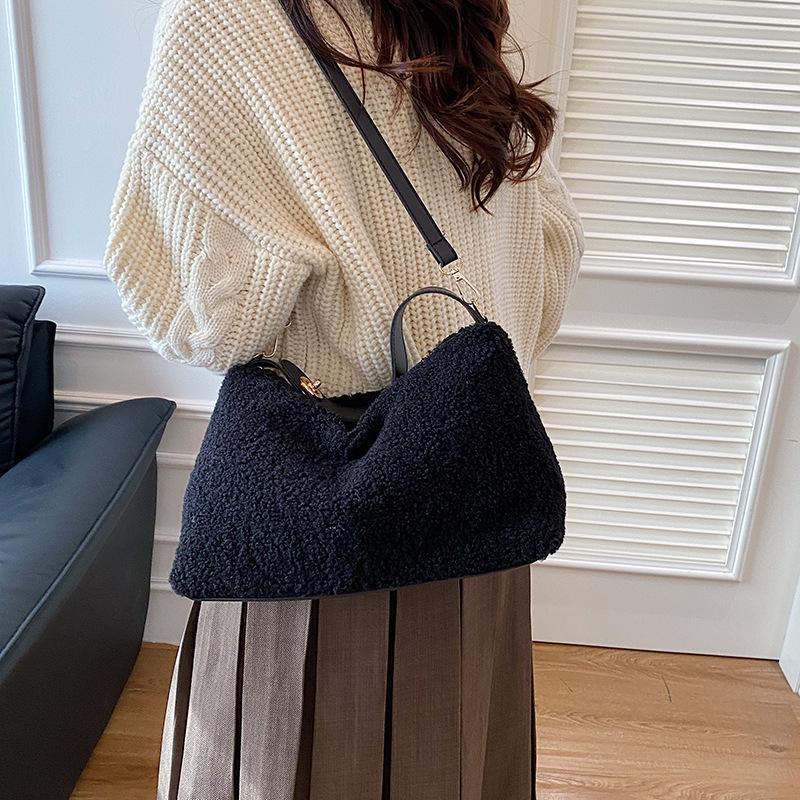 Lamb Wool Bag Women'S Fashion Retro Shoulder Messenger Bag Niche Design Tote Bag