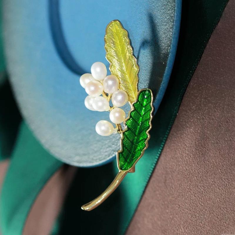 Retro Drop-style Oil-scented Gardenia Brooch, High-end Women's Elegant Pearl Brooch, Light Luxury Design Brooch