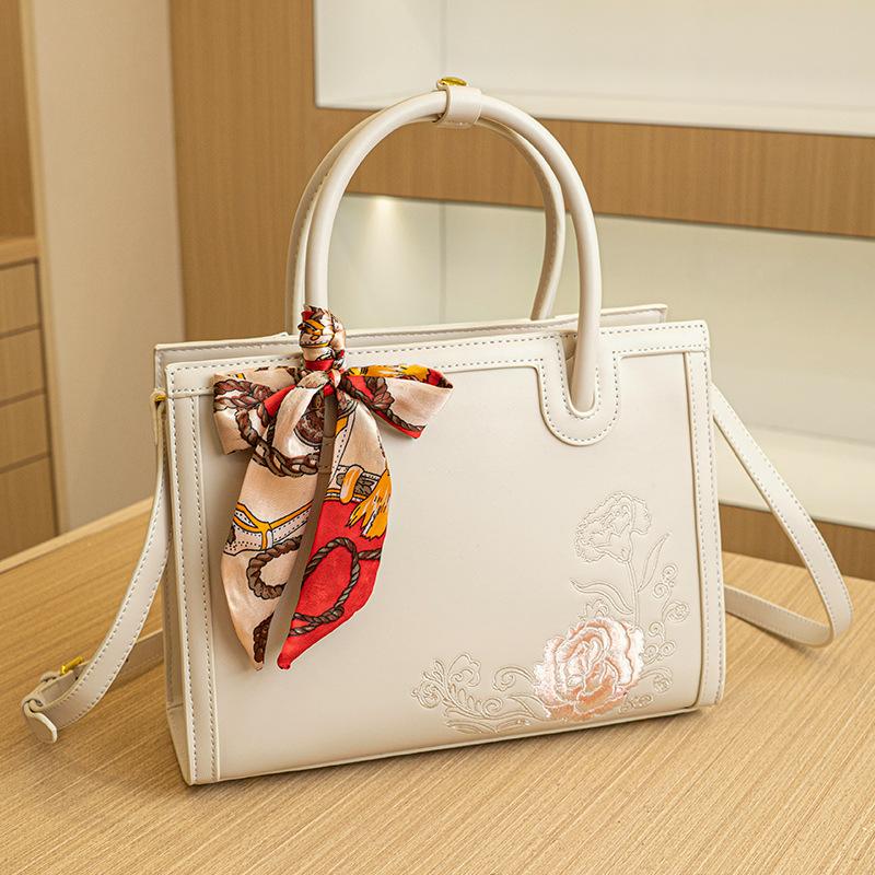 Mom's bag 2024 new model, high-end handbag for middle-aged women, embroidered crossbody bag, Hanfu cheongsam women's bag