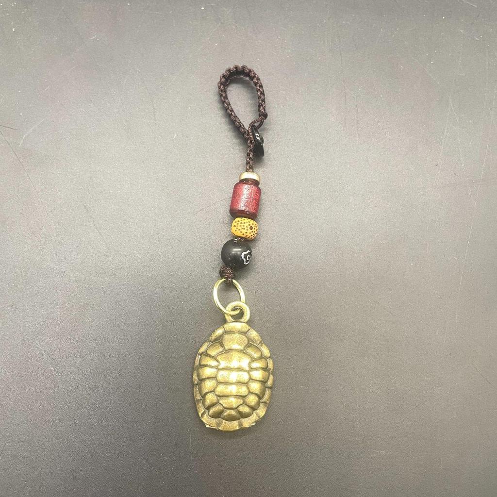 Portachiavi Personalizzato in Ottone con Manico in Guscio di Tartaruga e Ciondolo a Campanella