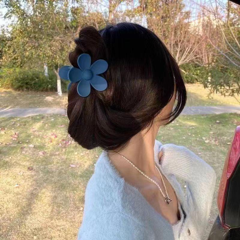2025 Summer Fashion Hairpin: Elegant Back-of-Head Shark Clip for Women