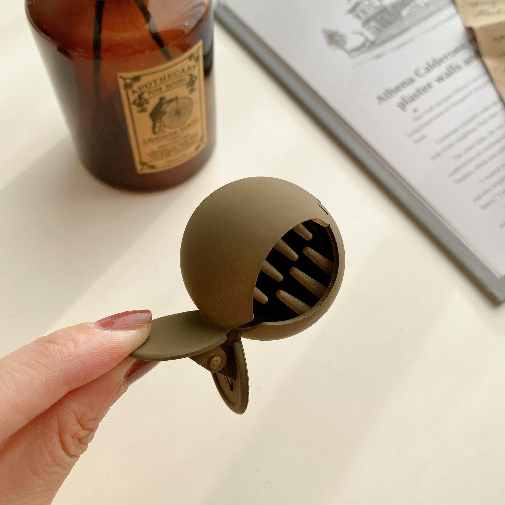 

Solid Color Fashionable Hair Clips For Women Perfect For Trendy Ponytail Looks Dark Brown