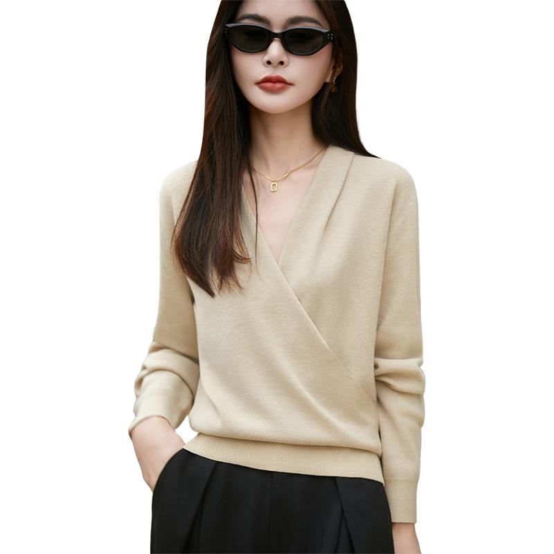 Women's Slimming V-Neck Merino Wool Sweater – Warm, Fine Gauge Knitwear for Stylish Commuting
