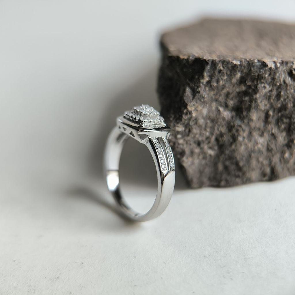 Silver Ring with Cubic Zirconia, Product Weight 3.33 G (2186625)