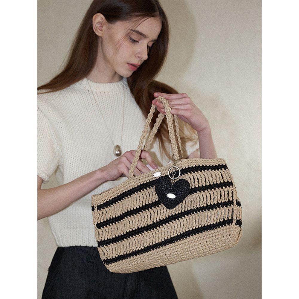 Slowslowly Chubby Heart Handmade Crochet Raffia Keyring _ Black