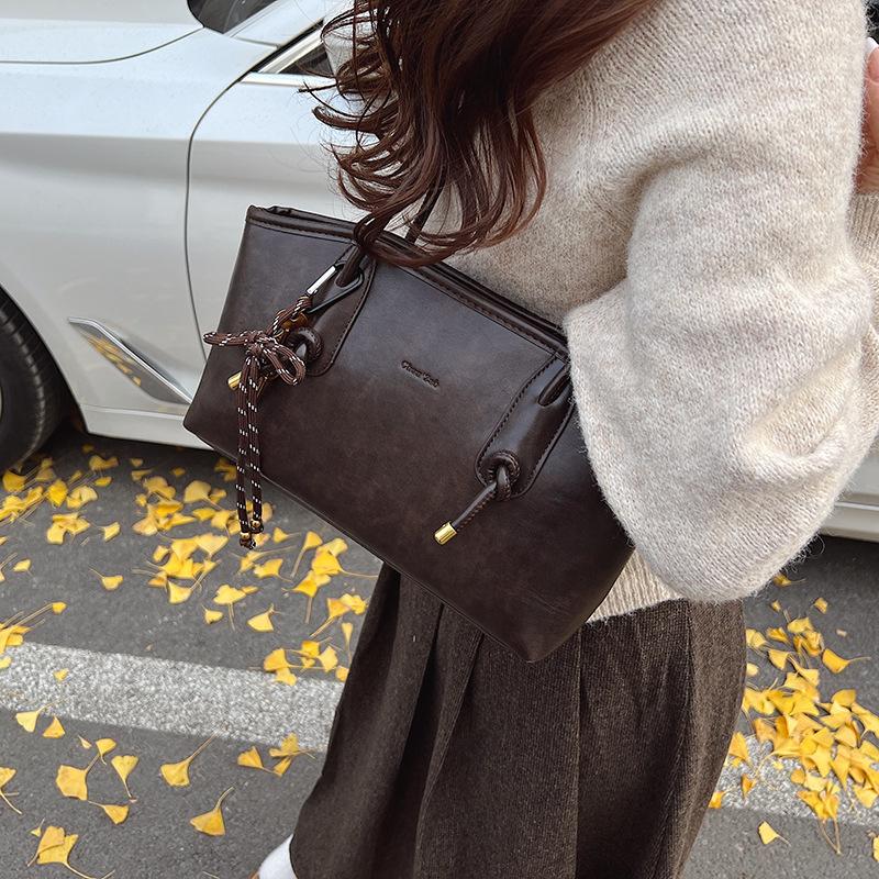 Premium texture large-capacity commuter bag women's 2025 new autumn and winter shoulder underarm bag niche light luxury tote bag