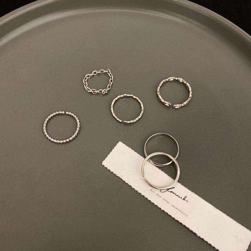 

Трендовые наборы колец-ободков для женщин - Новые стили для дерзких девушек: на мизинец и с открытым пальцем