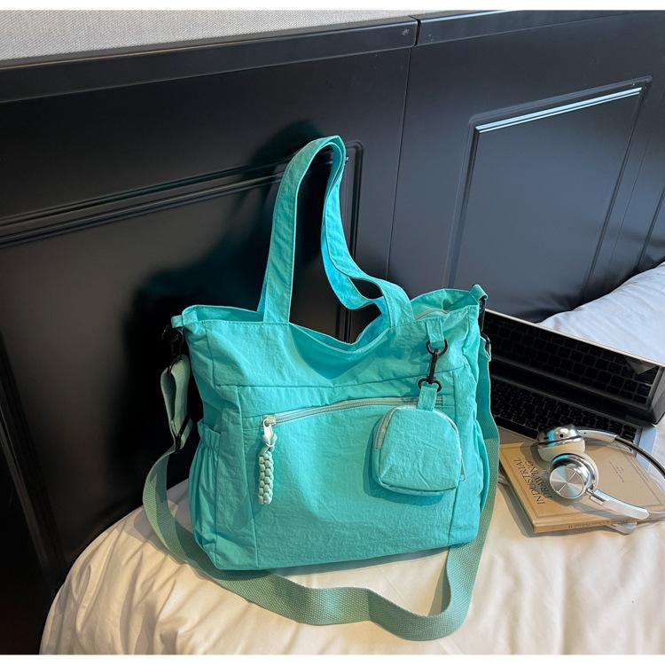 

Casual solid color nylon tote bag New large-capacity commuter cloth bag Simple and lightweight shoulder messenger bag світло-синій колір