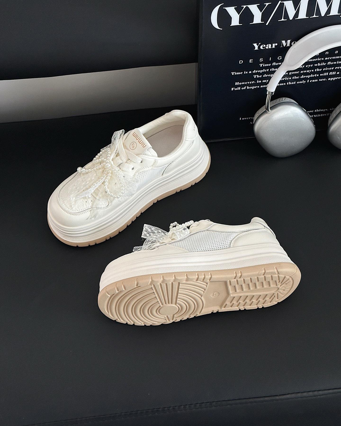 

Leather mesh breathable little white shoes women s 2025 summer new lightweight thick-soled heightening Korean version of versatile casual sports shoes 40
