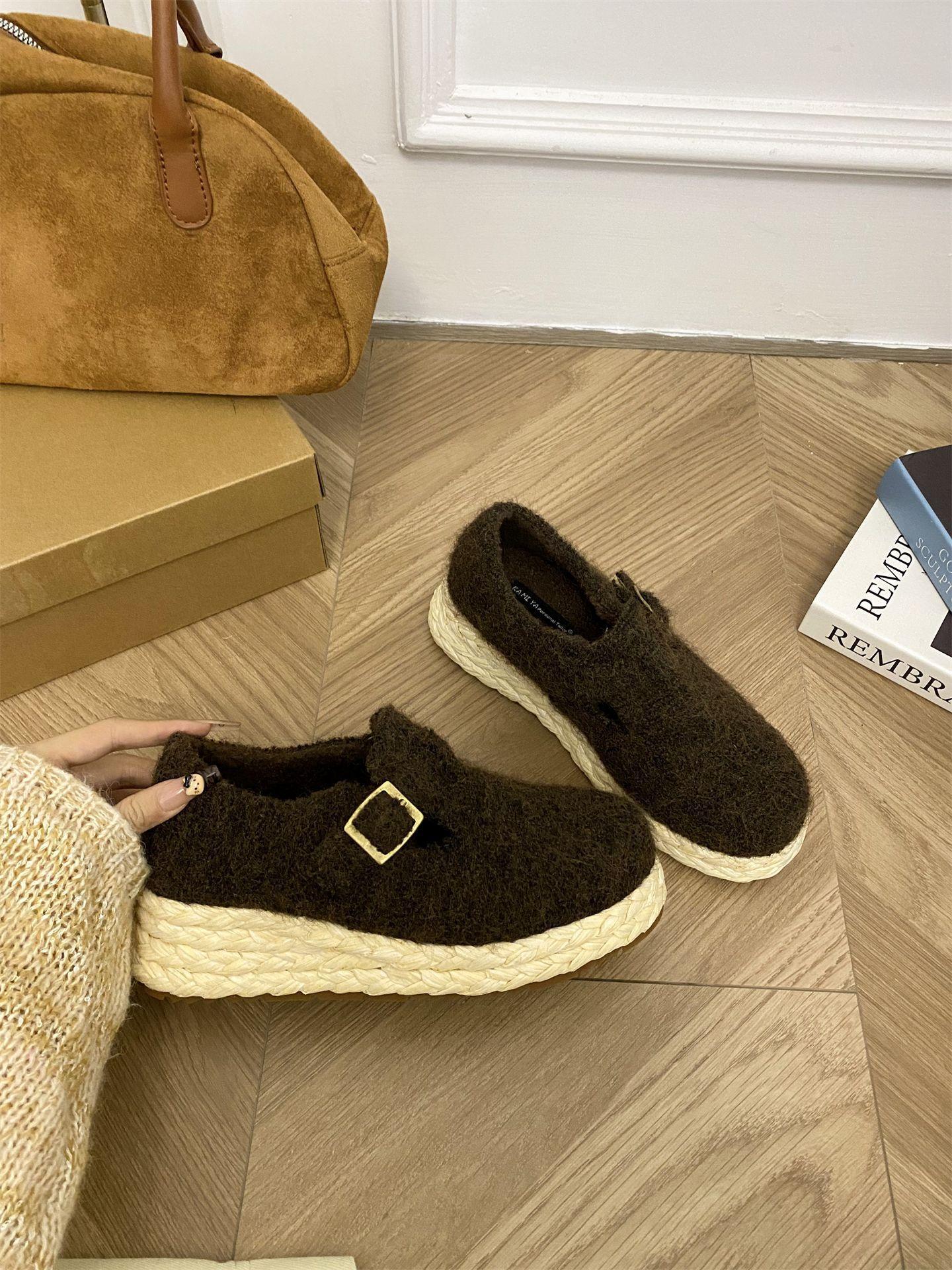 

Old Qian Fengpo Heel Loafers Women s 2025 New Cashmere Plush Platform Belt Buckle Linen Straw Fisherman Shoes 40 темно-коричневого кольору