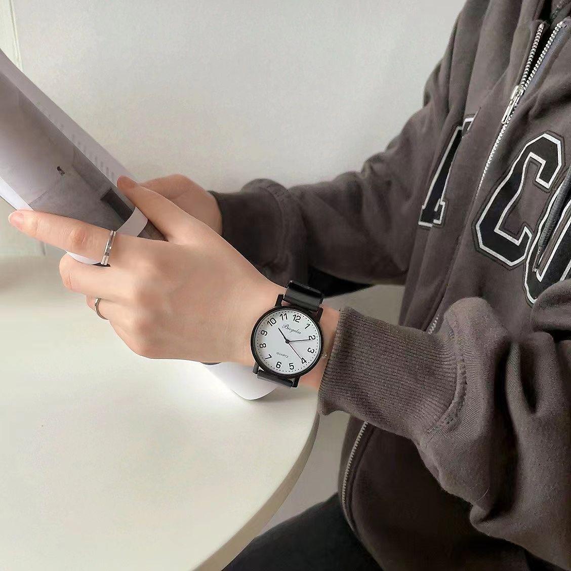 

Стильные кварцевые наручные часы для учащихся средней и старшей школы