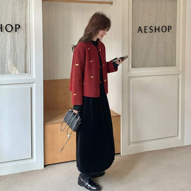 

Early Spring Wool Coat with Heavy Embroidery - Style p215-k328 Medium червоний