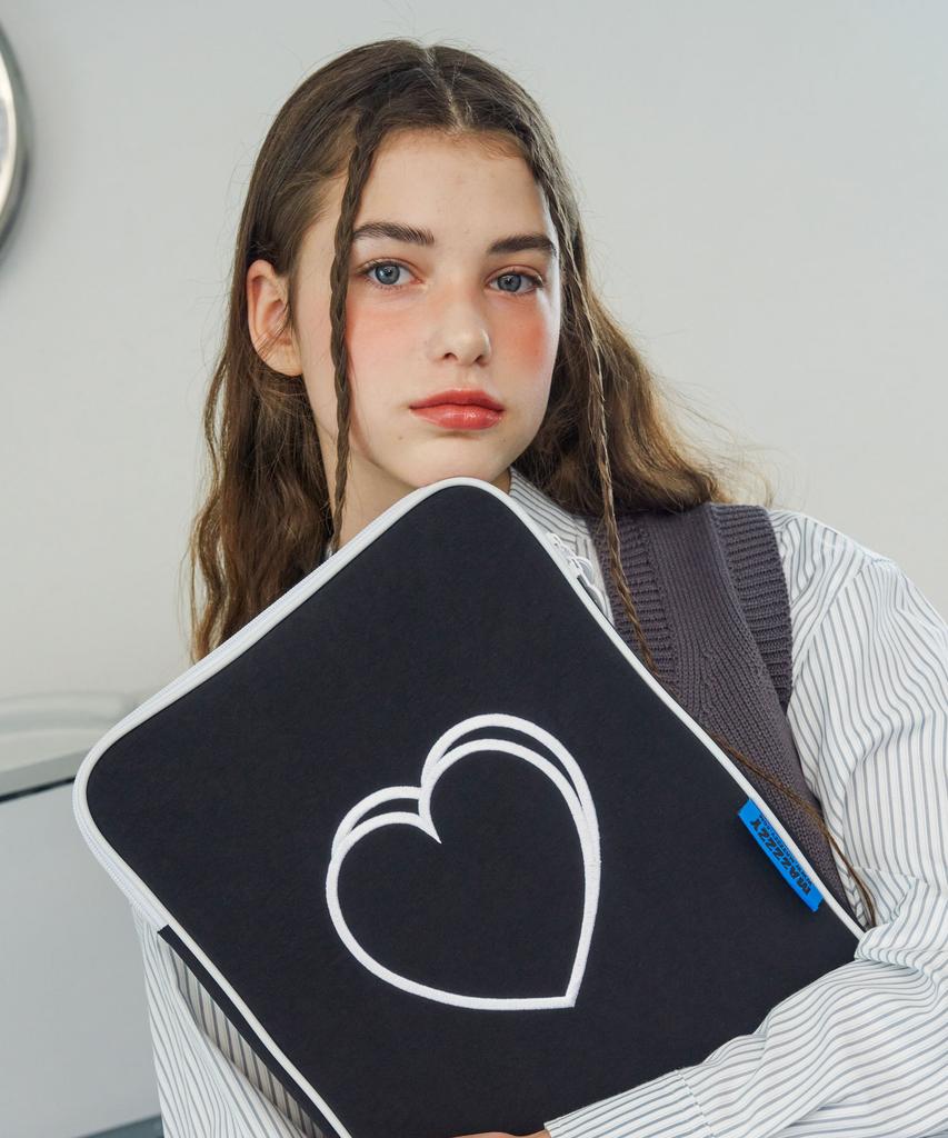 Mazzzzy Signature Heart Pad Pouch