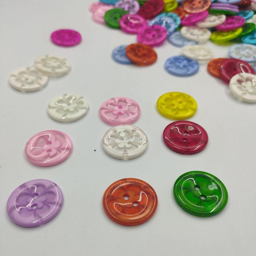 Bunte Perlenknöpfe mit 2 Löchern für Kinderkleidung